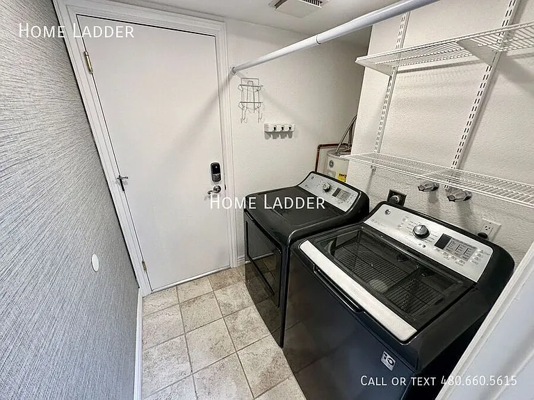 8084 E Del Laton Dr — Photo 20