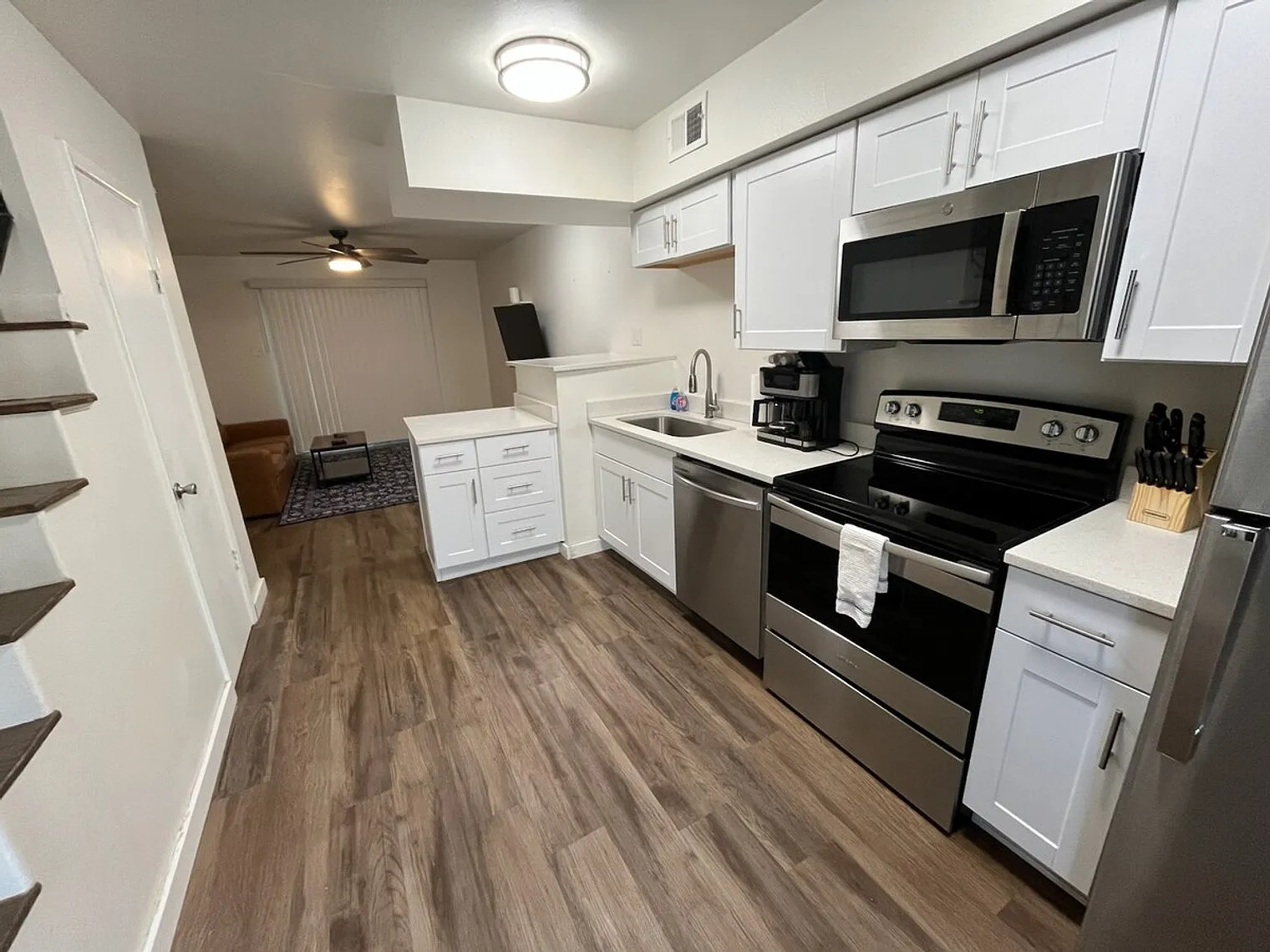 2 bed, 1.0 bath, $3,184 — Photo 3