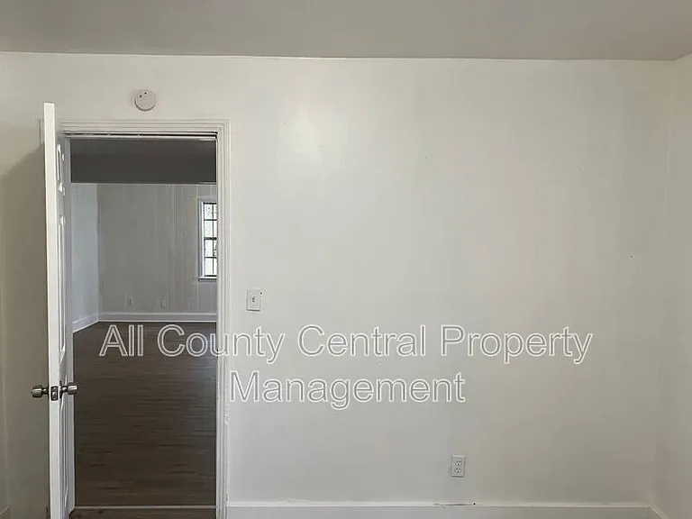 2304 Eufaula Ave — Photo 8