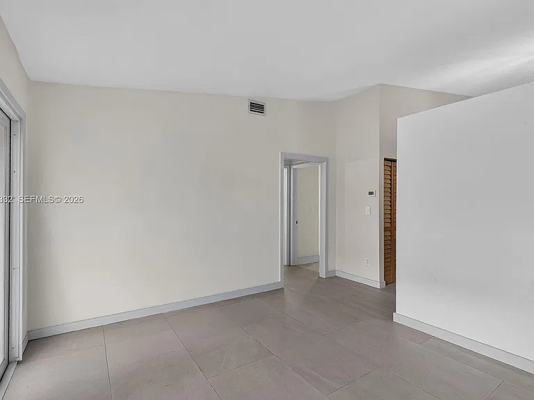 2141 W 53rd St — Photo 11