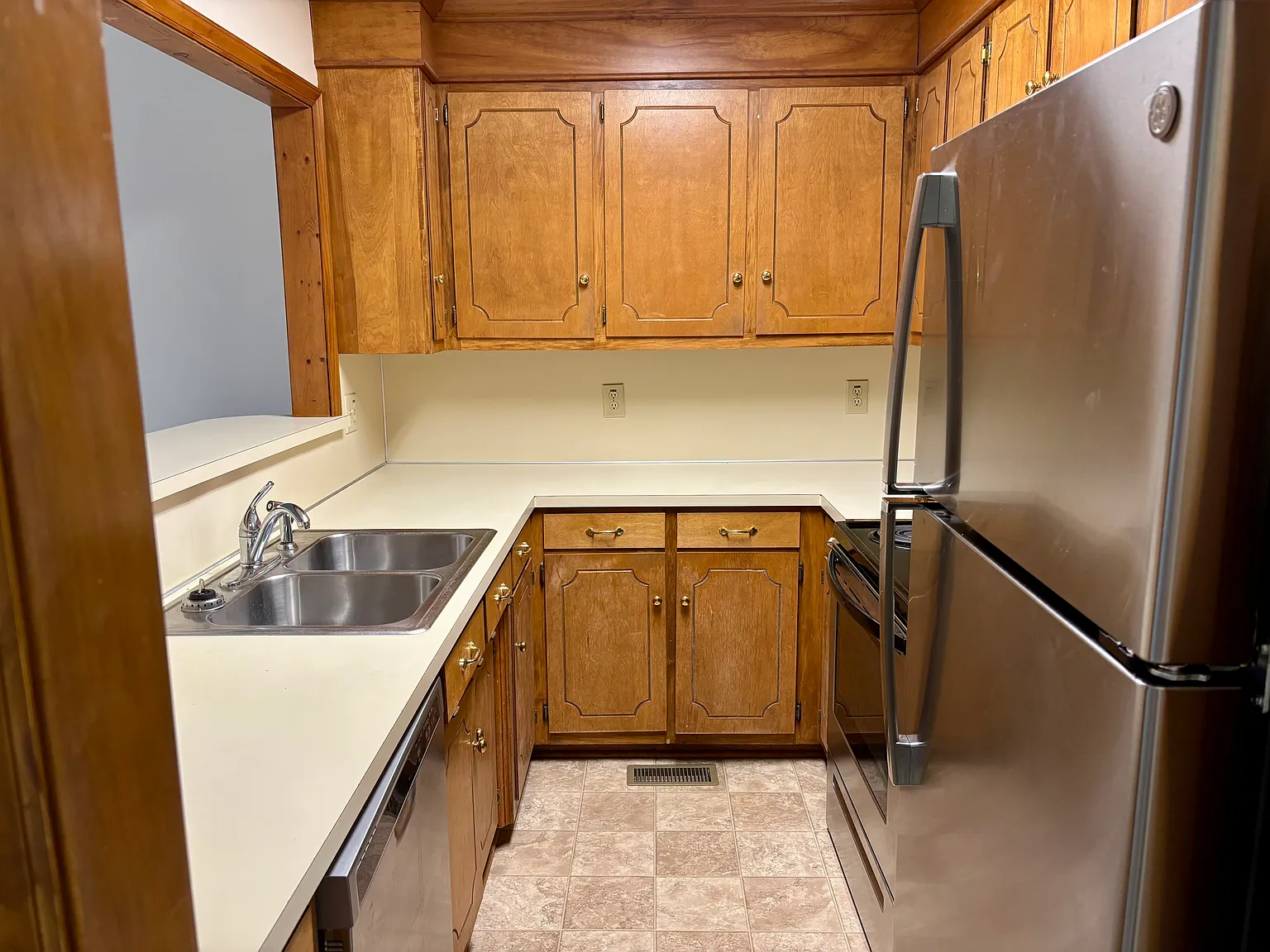 2 bed, $1,200 — Photo 4
