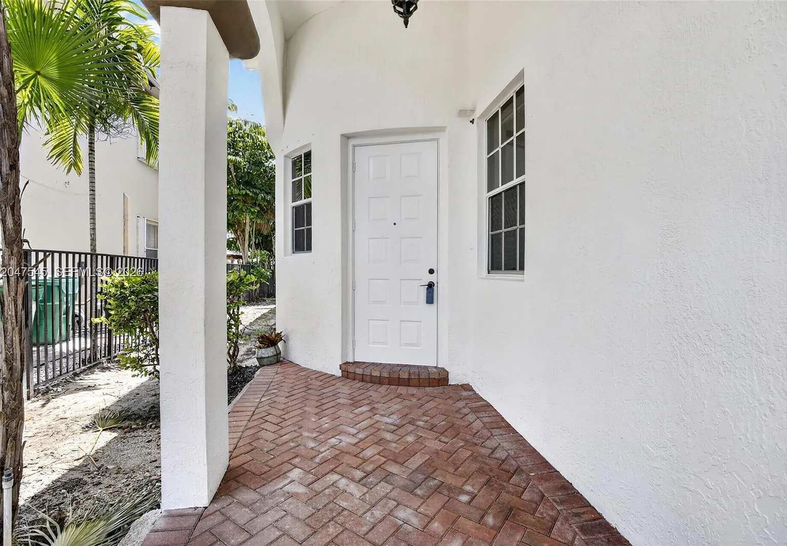 Colony Court — Photo 4