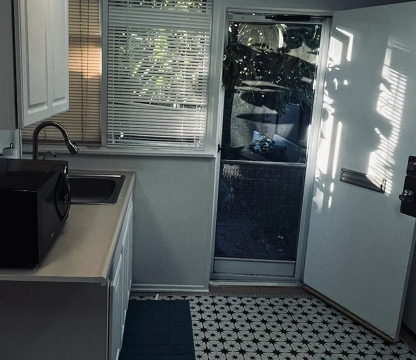 Studio, 300 sqft, $1,700 — Photo 2