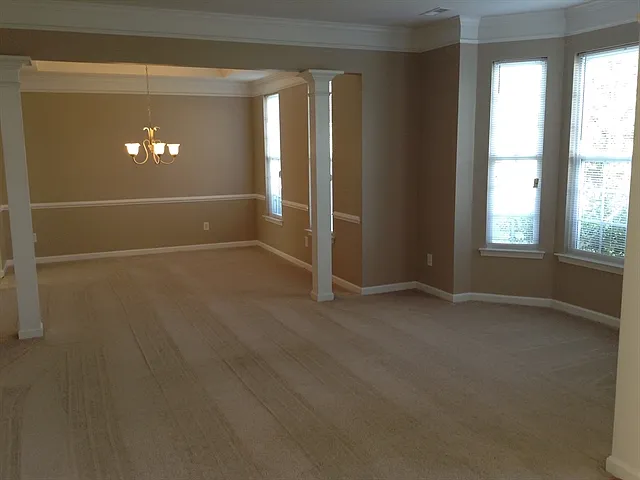 5 bed, 2.5 bath, 2750 sqft, $2,645 — Photo 3