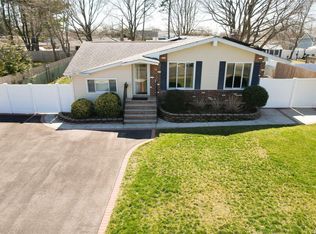 71 Hayrick Ln, Commack, NY 11725