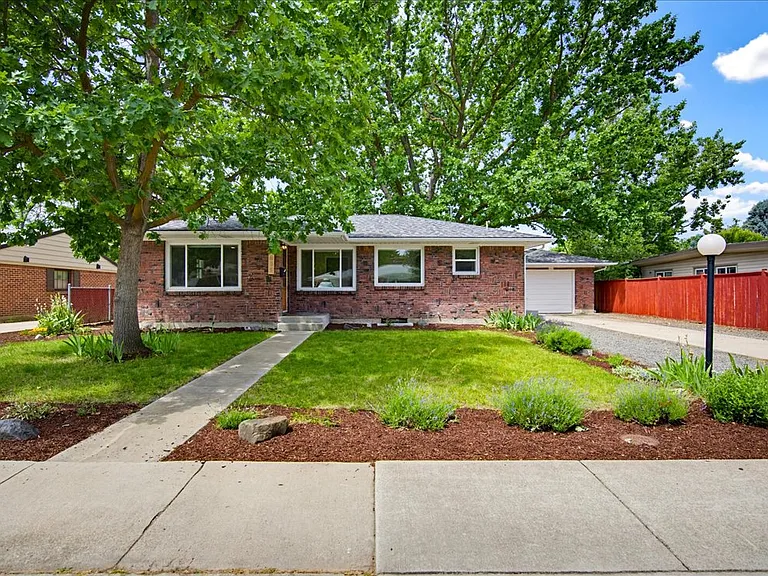 611 S Michael St — Photo 1
