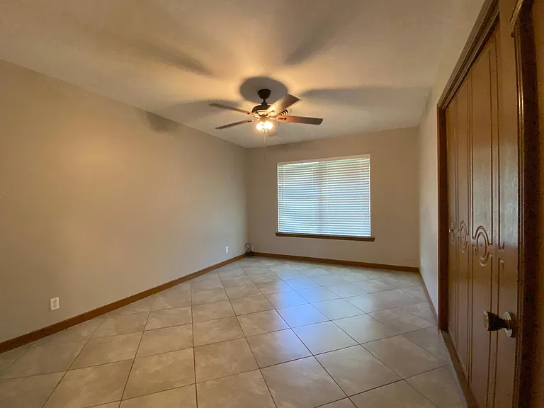 536 W Yoakum Ave — Photo 17