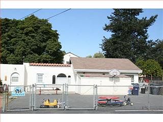 2nd image of 1215 Chanticleer Ave