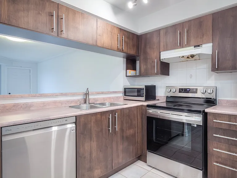 190 Manitoba St #511 — Photo 9