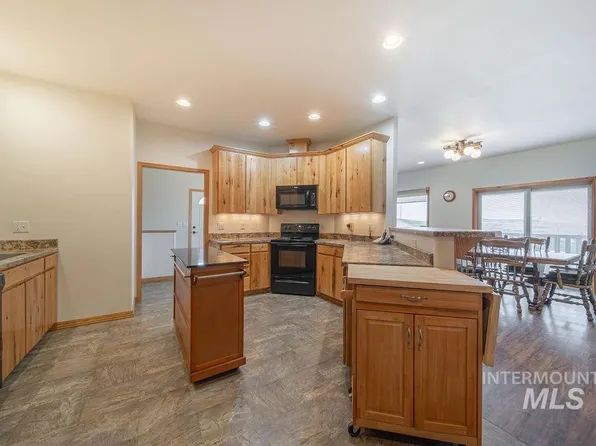 1102 Eid Rd, Moscow, ID 83843