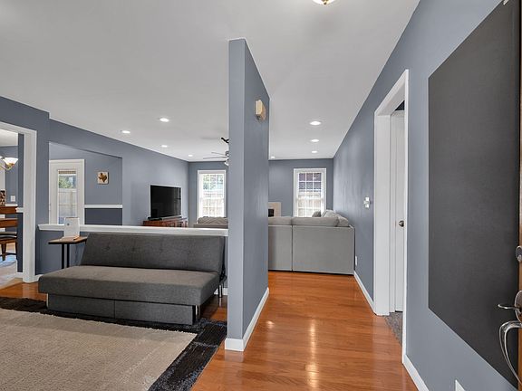 4th image of 111 Cambridge Dr