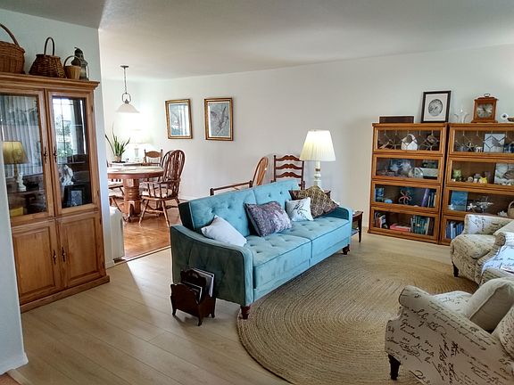 2nd image of 185 Sea View Cir