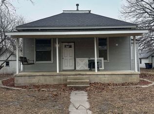 844 Franklin St, Wapello, IA 52653