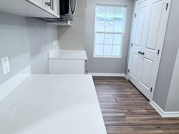2nd image of 2204 Northridge #2