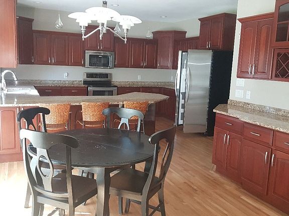 4th image of 209 N Emerald Dr