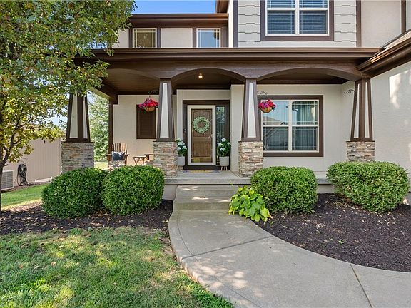 2nd image of 508 SW Lake Side Dr