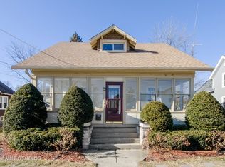 445 Pleasant St, Woodstock, IL 60098