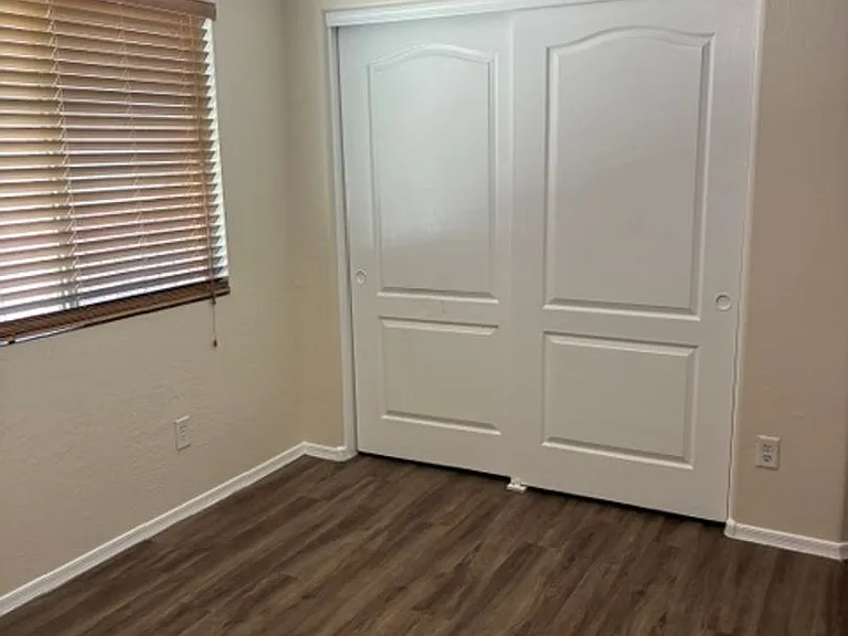 802 S 112th Ave — Photo 23