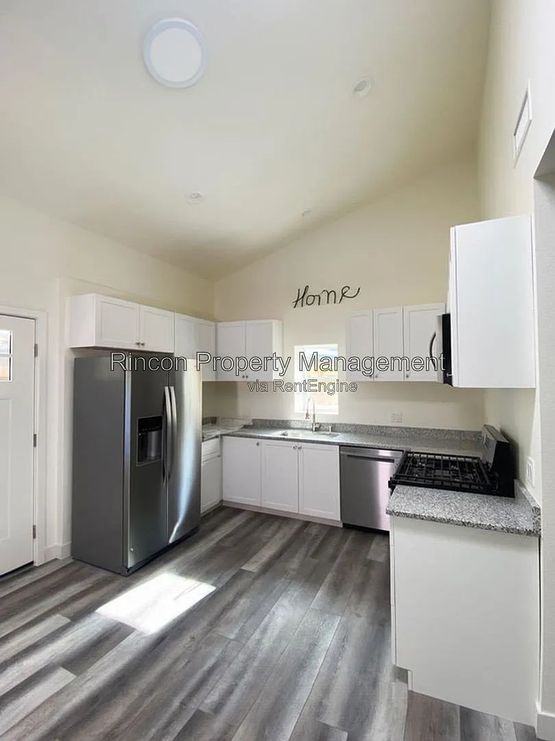 1 bed, 1.0 bath, 600 sqft, $2,450 — Photo 2
