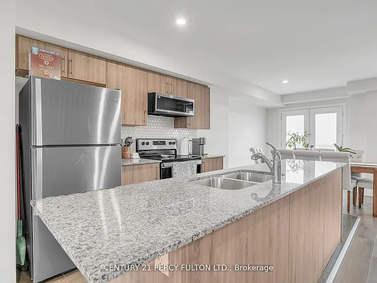 89 Fairlane Ave — Photo 5