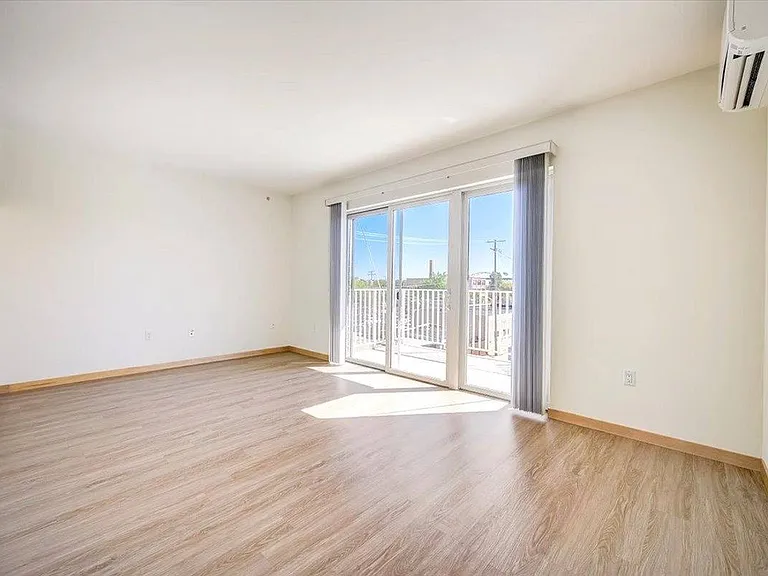 2 Bed / 1 Bath - 778 SF 2 Bed / 1 Bath - 778 SF