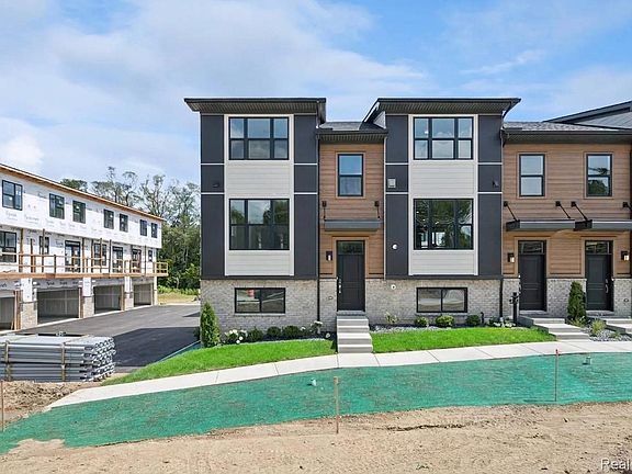 3rd image of 1016 Pine Tree Ln #8