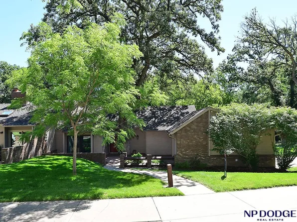 1032 S 112th Plz, Omaha, NE 68154