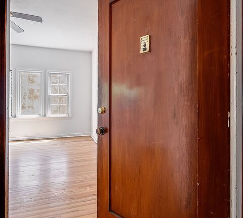 3rd image of 1155 S Hayworth Ave