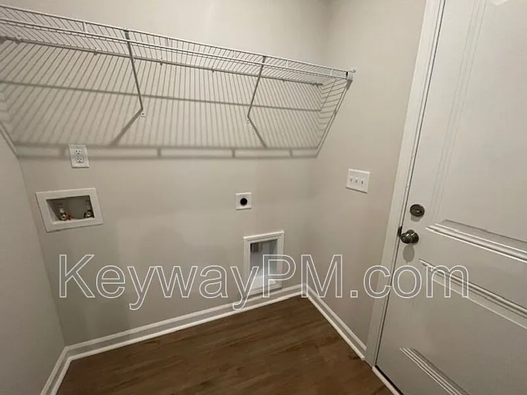 651 Manitou Cir — Photo 16