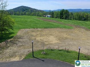 2607 Saddleback Ln, Bethlehem, PA 18015