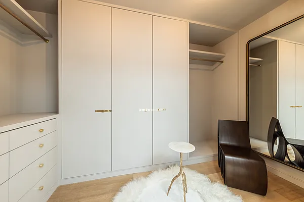 Sold by Compass | media 20