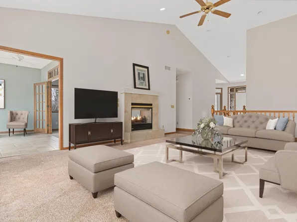 13021 Garvin Brook Ln, Apple Valley, MN 55124