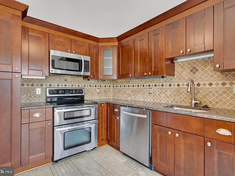 6453 Linleigh Way — Photo 12