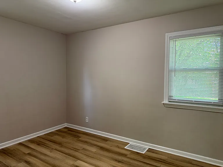1240 Hickory Rd — Photo 8