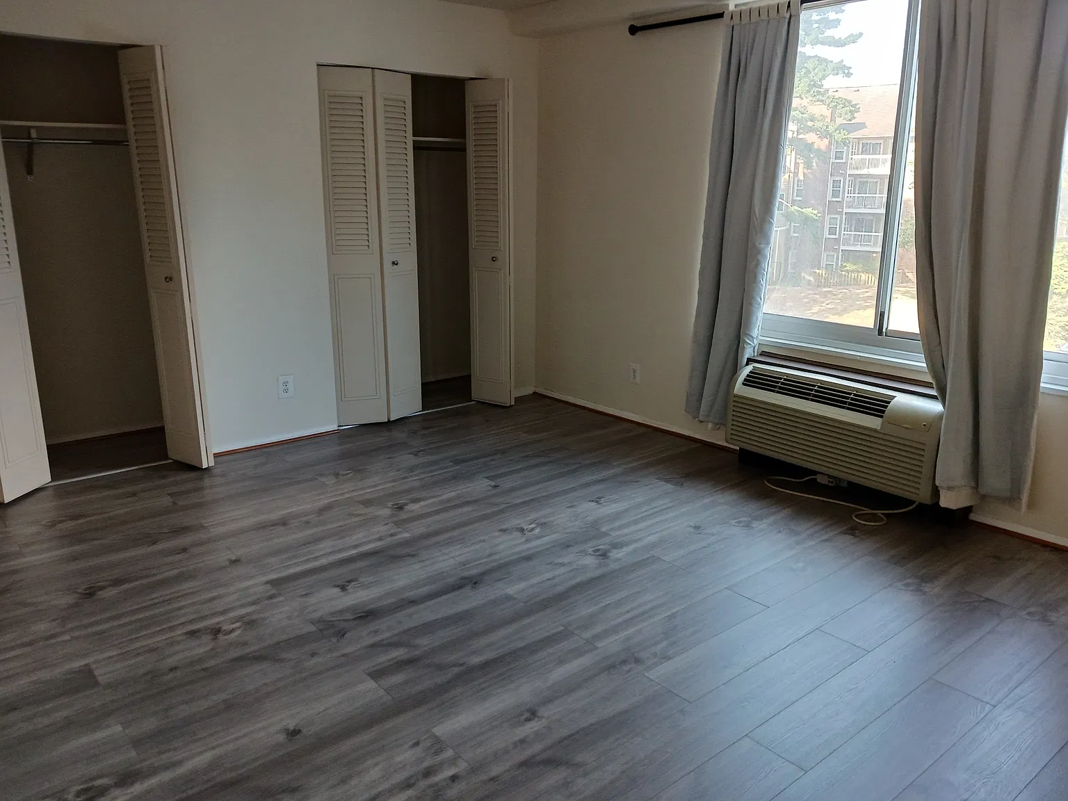 1 bed, 879 sqft, $1,690 — Photo 3