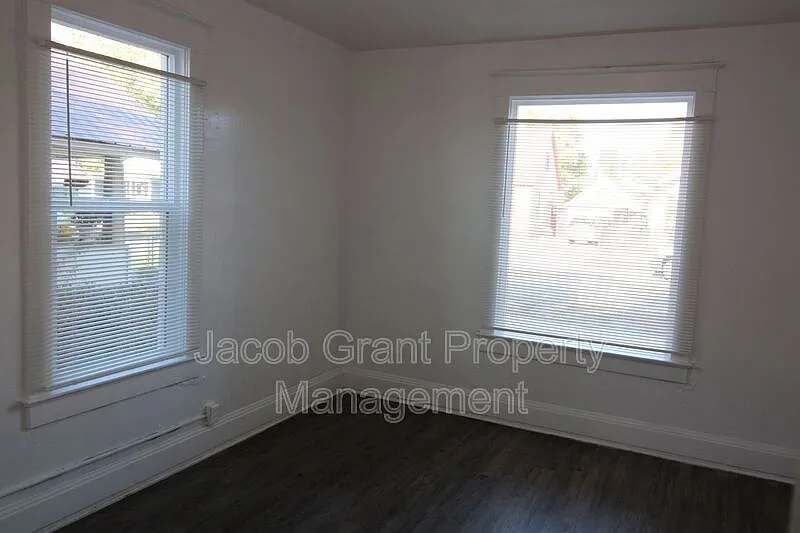 Building Photo - 307 H St #1