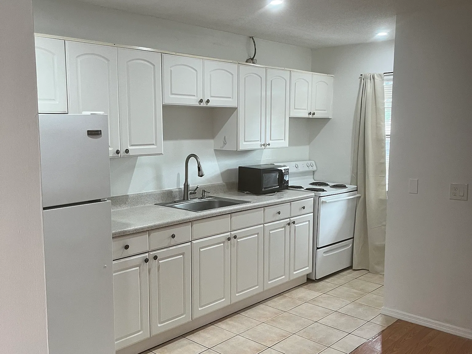 1061 SE Monterey Rd — Photo 2