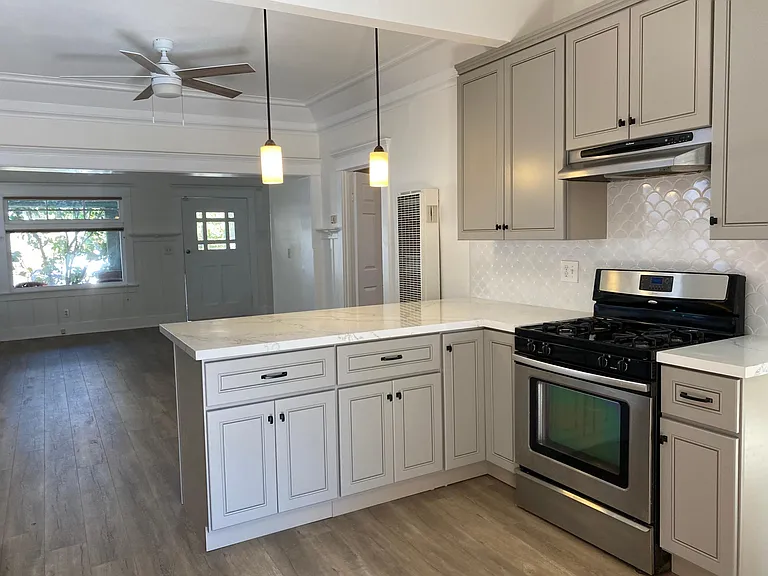 3855 S Budlong Ave — Photo 1