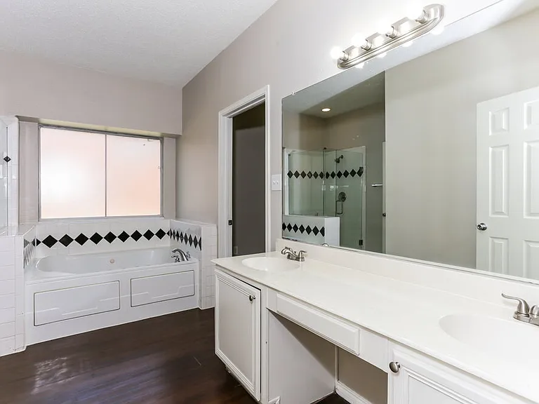 317 Pebblebrook Ln — Photo 15