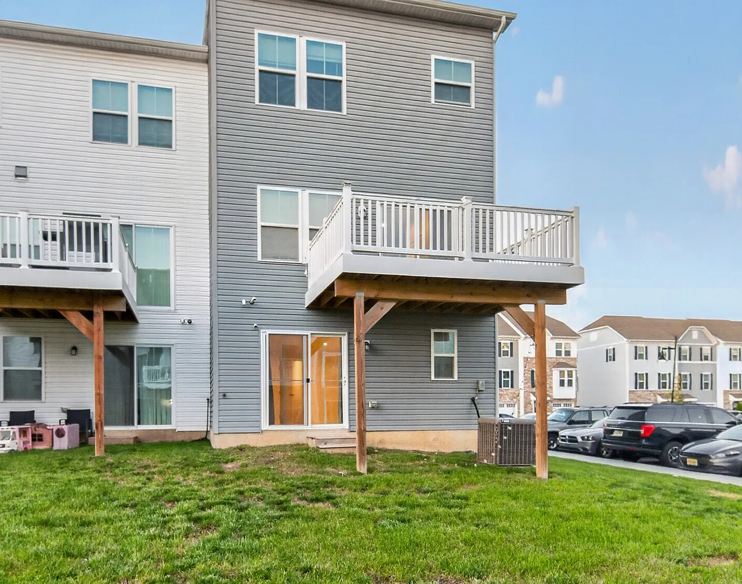 4 bed, 2285 sqft, $3,700 — Photo 2