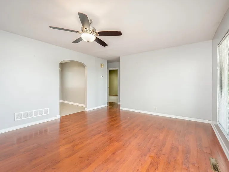 1414 N Severance St — Photo 6