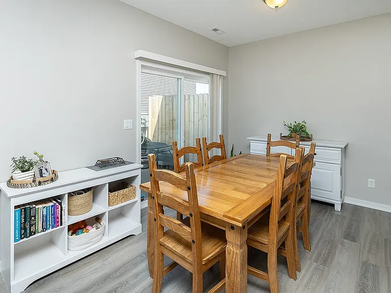 220 Amberwood Dr — Photo 5