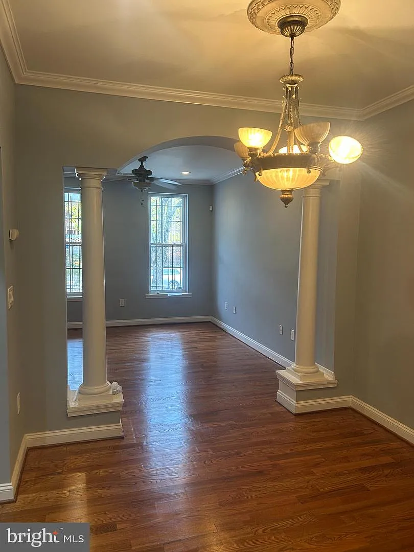 3 bed, 3.0 bath, 2274 sqft, $4,250 — Photo 3
