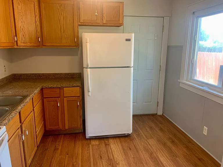3645 N Leroy Ave — Photo 4