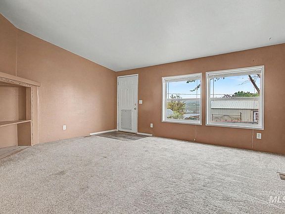2nd image of 1133 Riverview St
