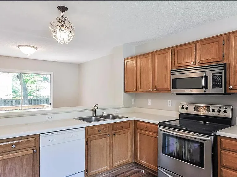 207 Mint Hill Dr — Photo 9