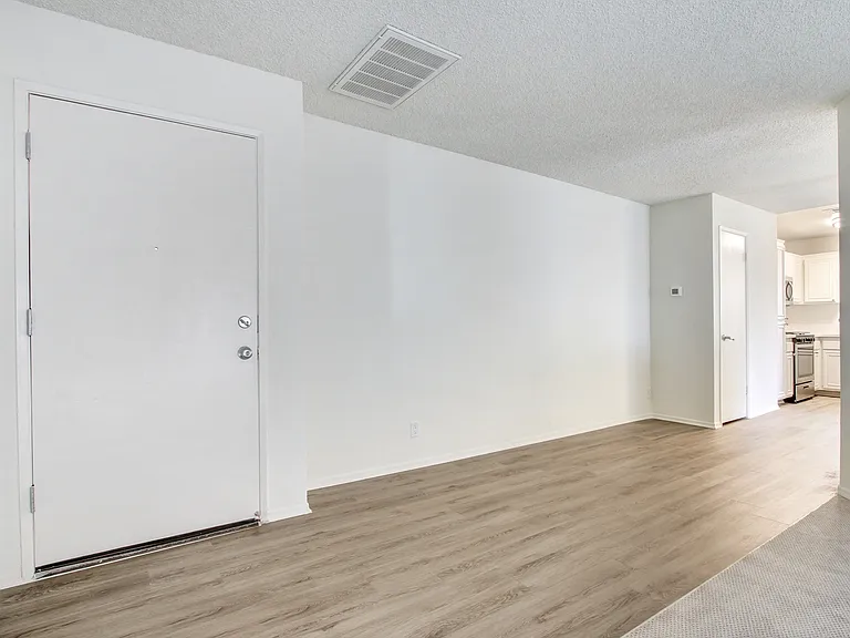 11325 Morrison St — Photo 32