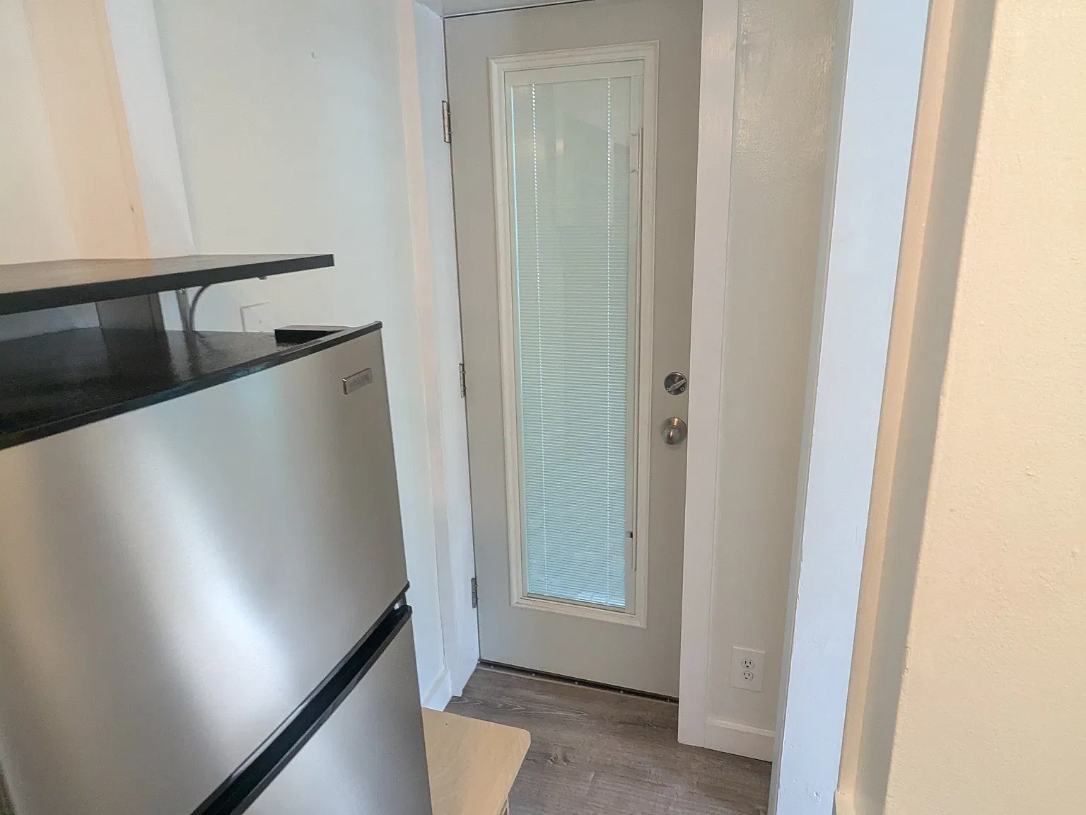Studio, 450 sqft, $1,200 — Photo 3