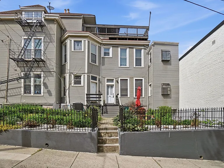 1220 Louden St — Photo 6