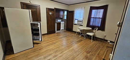 2nd image of 402 Grand Ave